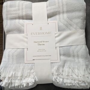 White Diamond Weave Throw -NWT